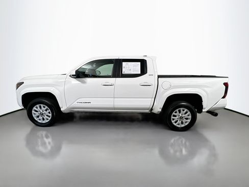 Used 2024 Toyota Tacoma SR5 AWD/4WD image 9