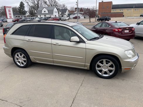 Used 2007 Chrysler Pacifica Limited image 4