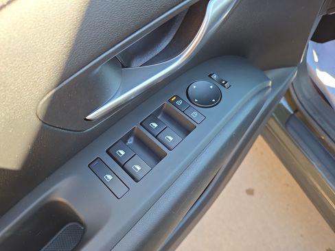 Used 2025 Hyundai Tucson SE image 16