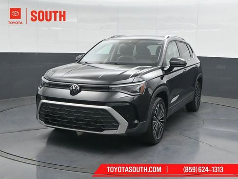 Used 2025 Volkswagen Taos SE FWD image 6