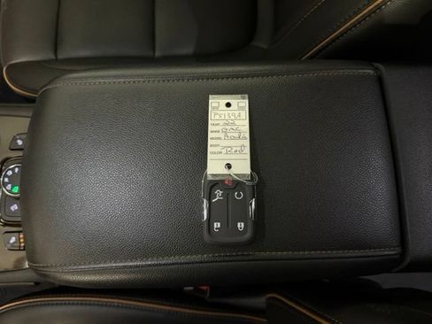 Used 2022 GMC Acadia AT4 w/ Technology Package AWD/4WD image 25