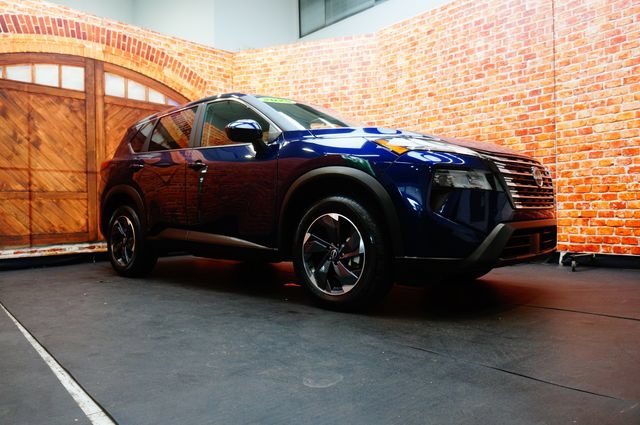 Used 2025 Nissan Rogue SV AWD/4WD image 3