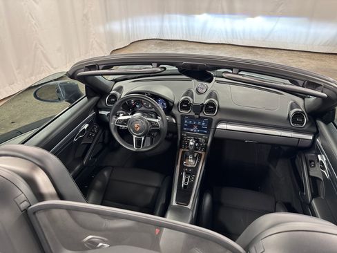Used 2025 Porsche 718 Boxster RWD image 4
