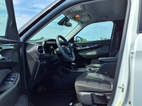 Used 2025 Chevrolet TrailBlazer LT AWD/4WD image 20