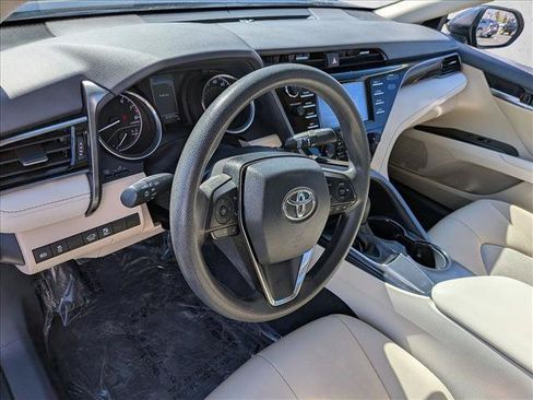 Used 2019 Toyota Camry LE FWD image 10