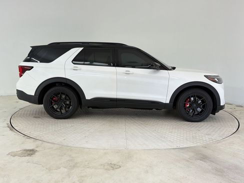 Used 2025 Ford Explorer ST AWD/4WD image 8