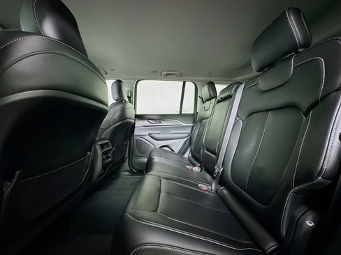 Used 2023 Jeep Grand Cherokee Limited w/ Black Appearance Package RWD image 28