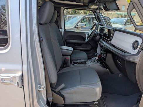Used 2024 Jeep Wrangler Unlimited Sahara AWD/4WD image 29