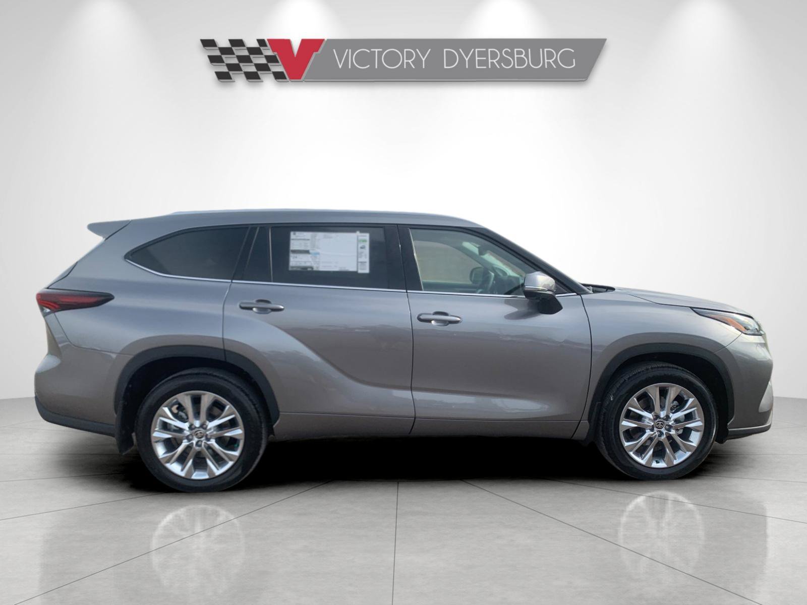 New 2026 Toyota Highlander Limited AWD/4WD image 3