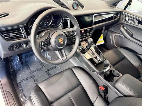 Used 2026 Porsche Macan AWD/4WD image 4