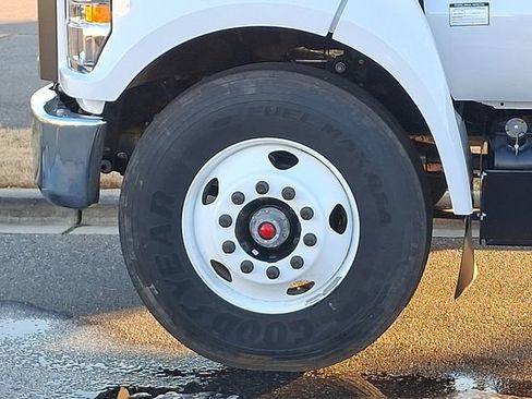 Used 2023 Ford F650 2WD Regular Cab Super Duty image 8