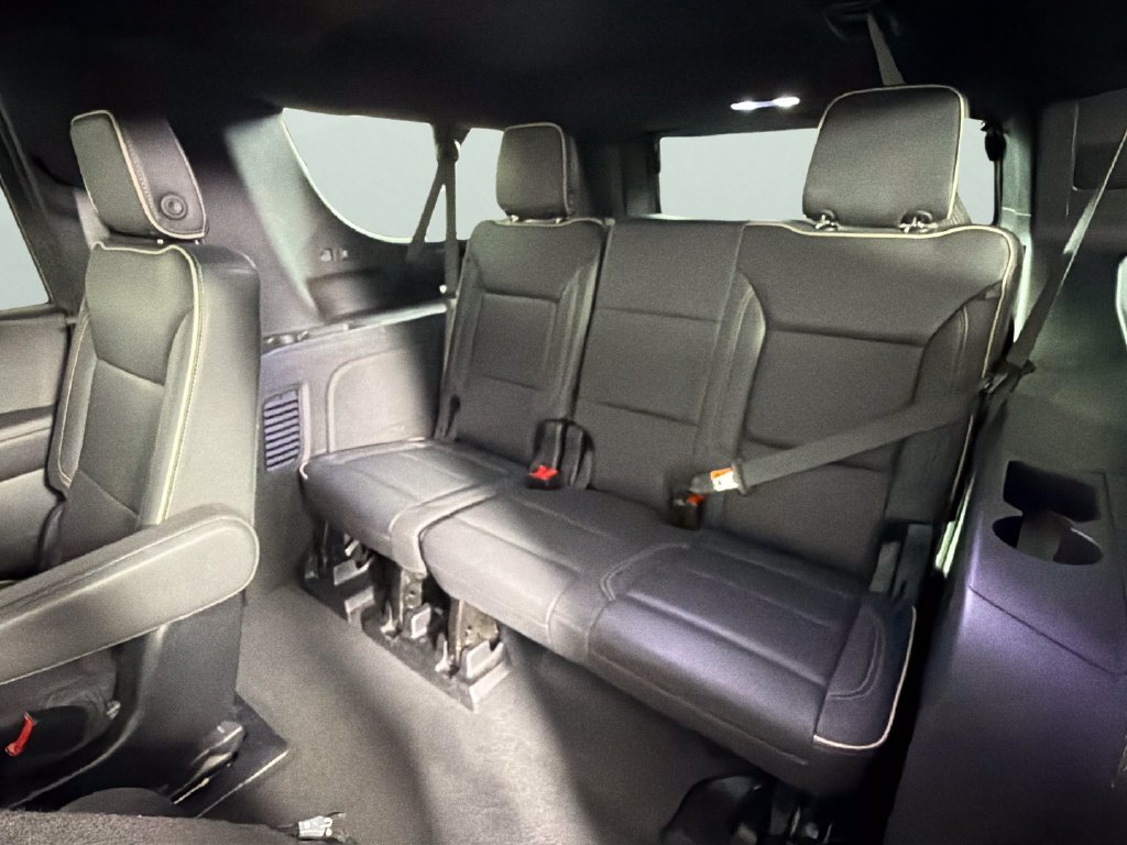 Used 2025 Chevrolet Suburban Premier RWD image 28
