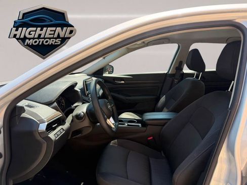 Used 2024 Nissan Altima 2.5 SV FWD image 11