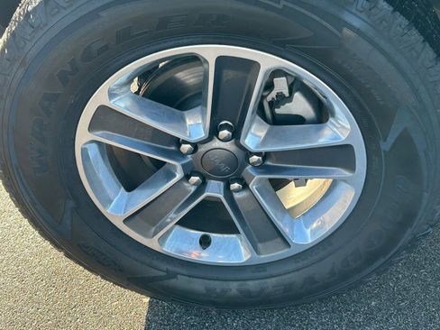 Used 2022 Jeep Wrangler Unlimited Sahara w/ Cold Weather Group image 6