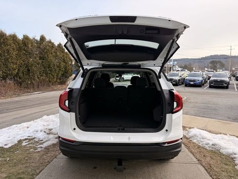 Used 2022 GMC Terrain SLE w/ Driver Convenience Package image 6