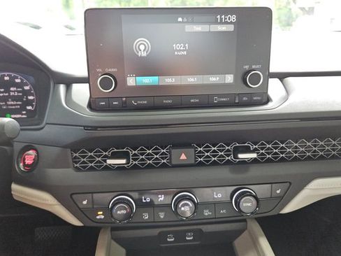 Certified 2025 Honda Accord SE image 18