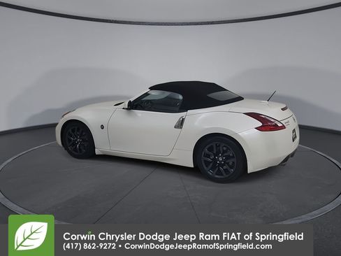 Used 2019 Nissan 370Z Touring RWD image 10