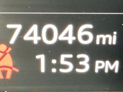 Used 2022 Audi e-tron Premium Plus w/ Premium Plus Package image 20