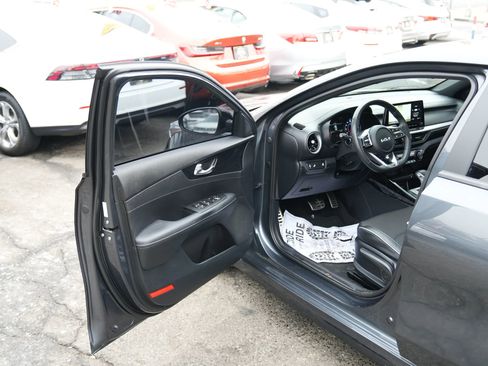 Used 2022 Kia Forte GT-Line w/ GT-Line Premium Package image 9