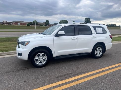 Used 2019 Toyota Sequoia SR5 RWD image 9