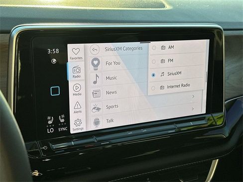 Used 2024 Volkswagen Atlas SE image 12