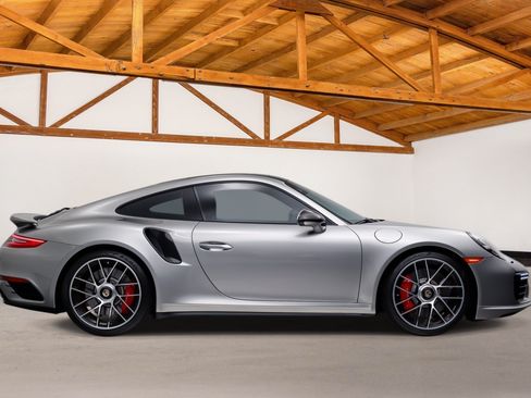 Used 2017 Porsche 911 4 Coupe AWD/4WD image 3