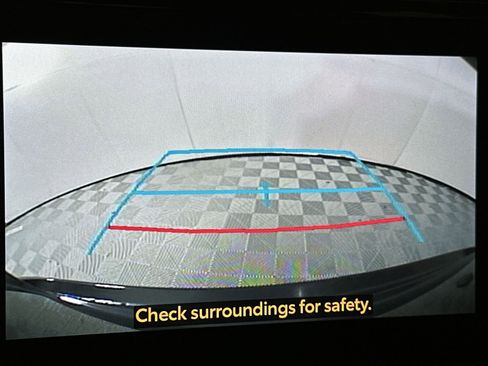 Used 2025 Toyota Highlander LE FWD image 16