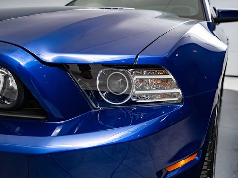 Used 2013 Ford Mustang GT Premium w/ Electronics Pkg RWD image 14
