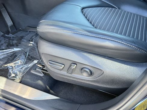 Used 2022 Toyota Highlander XSE image 16