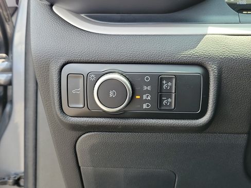 Used 2024 Ford Explorer XLT w/ Equipment Group 202A RWD image 22