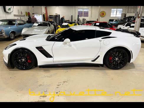 Used 2016 Chevrolet Corvette Z06 w/ 3LZ Preferred Equipment Group image 6