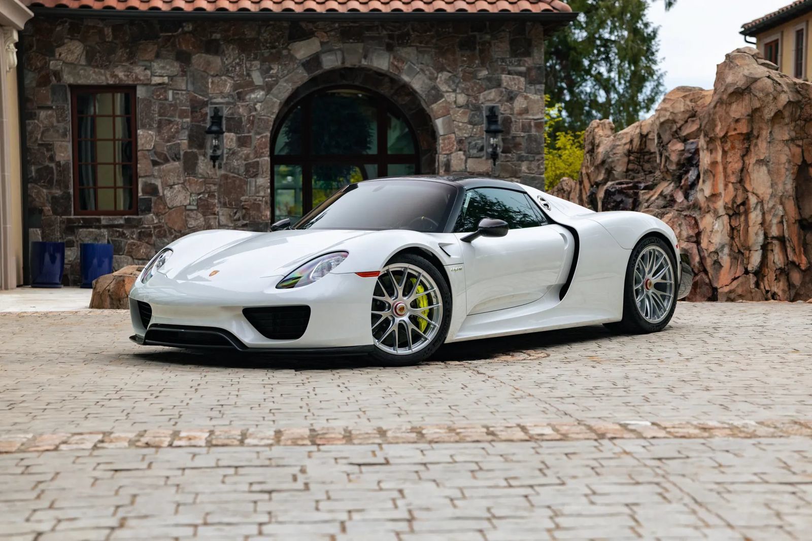 Used 2015 Porsche 918 Spyder AWD/4WD image 1