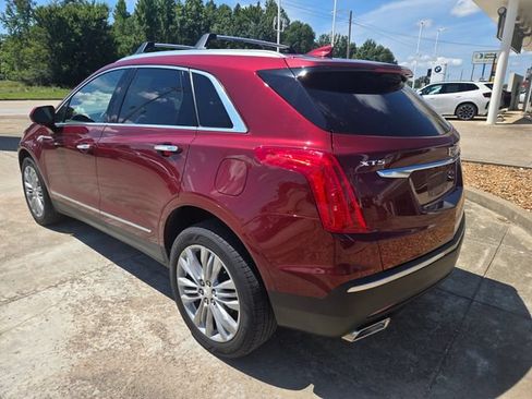 Used 2018 Cadillac XT5 Premium Luxury FWD image 3