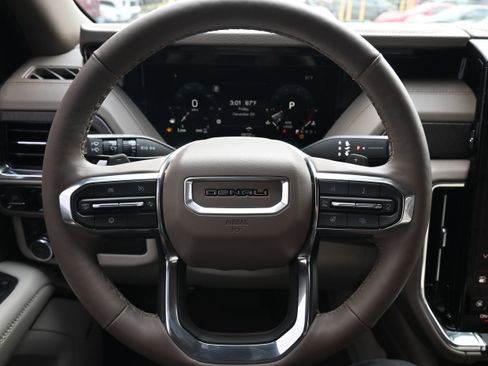 Used 2025 GMC Yukon Denali w/ Sun & Power Step Package image 20