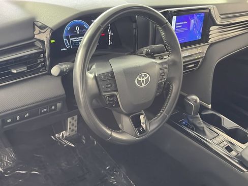 Used 2025 Toyota Camry SE FWD image 11