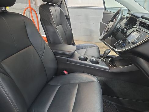 Used 2018 Toyota Avalon Touring w/ Carpet Mat Package FWD image 11