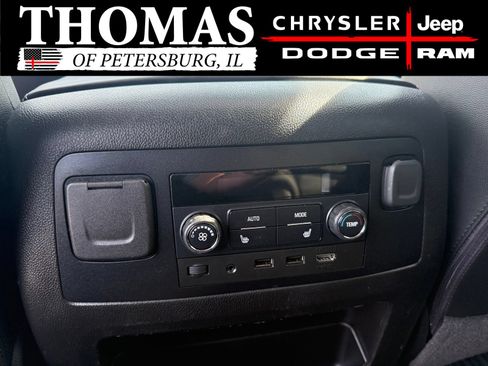 Used 2018 Chevrolet Suburban Premier AWD/4WD image 25