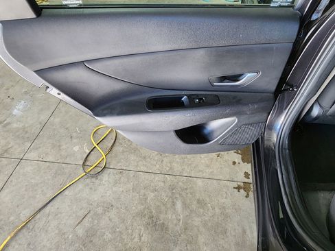 Used 2021 Hyundai Elantra SEL image 18