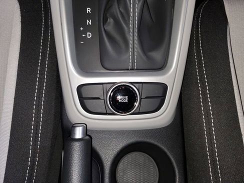 Used 2024 Hyundai Venue SEL image 22