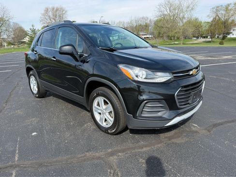 Used 2019 Chevrolet Trax LT w/ LT Convenience Package FWD image 8