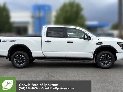 Used 2021 Nissan Titan PRO-4X w/ Pro-4x Convenience Package AWD/4WD image 10