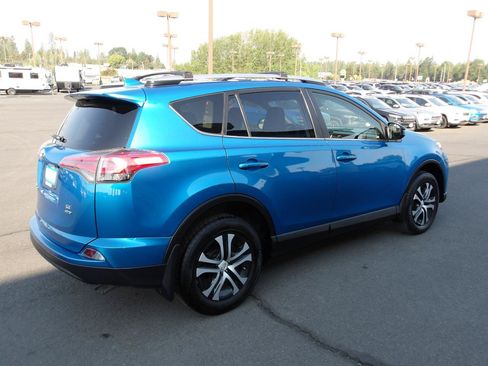 Used 2018 Toyota RAV4 LE w/ All Weather Liner Package AWD/4WD image 5