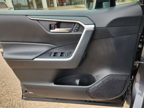Used 2023 Toyota RAV4 XLE Premium image 15