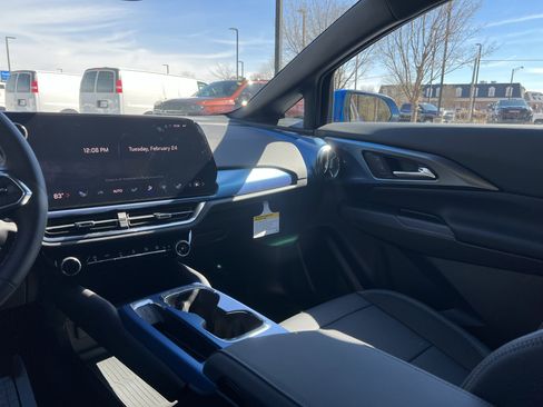 New 2026 Chevrolet Equinox EV LT AWD/4WD image 23