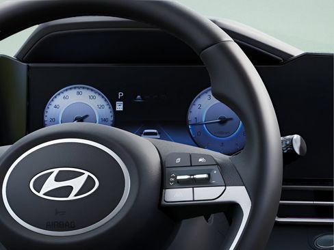 Certified 2025 Hyundai Elantra SEL FWD image 14