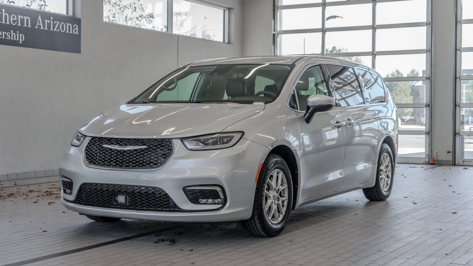Used 2023 Chrysler Pacifica Touring-L FWD image 24