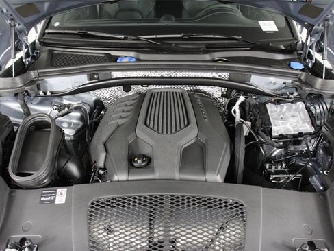 New 2026 Porsche Macan image 20