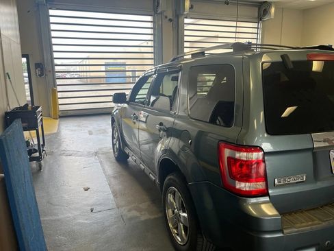 Used 2010 Ford Escape Limited FWD image 11