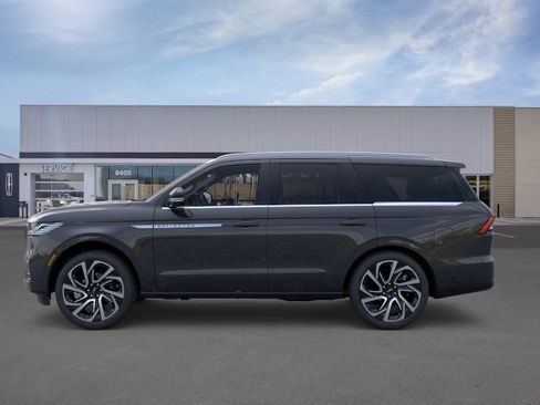New 2026 Lincoln Navigator Reserve AWD/4WD image 3