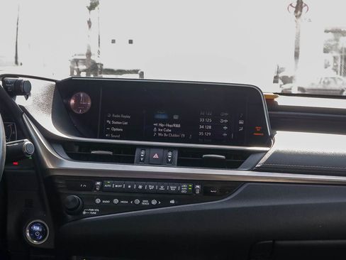 Used 2019 Lexus ES 300h w/ Accessory Package 2 image 12